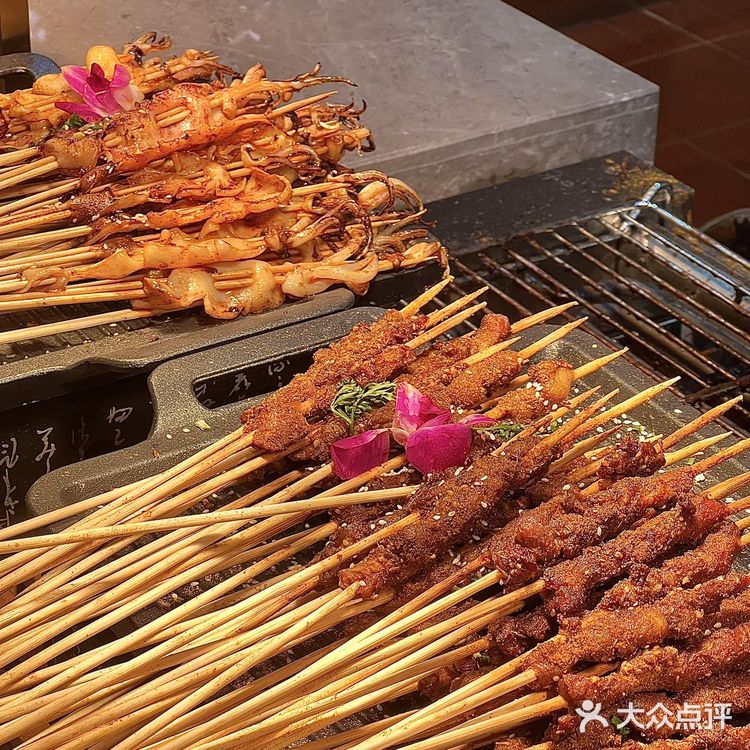 CBD附近的超豪华自助餐｜吃到扶墙出！