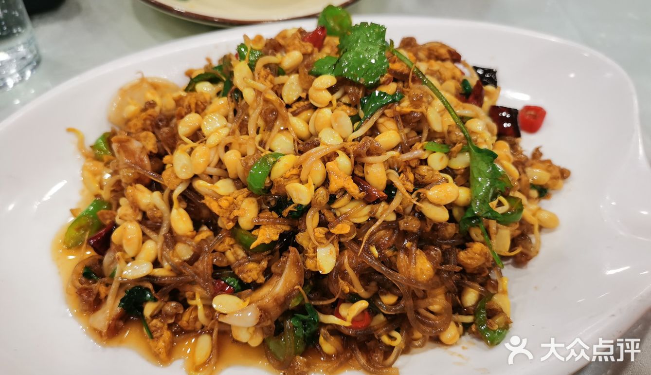 都是大盆的徐州菜，两个人点菜比较难
