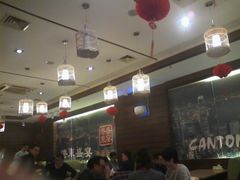 鸟笼里的灯笼-港东盛宴烧腊至尊