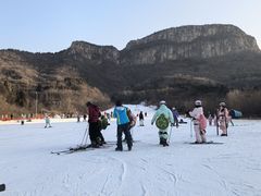 -济南卧虎山滑雪场