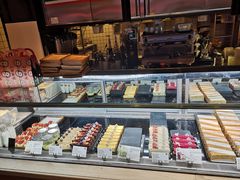 面包甜点陈列柜-YUMI芽米·法式烘焙·咖啡(文化宫店)