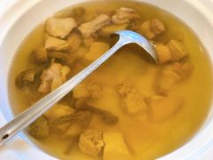椰子乌鸡汤-永記粤菜·五指毛桃花雕鸡煲(九亭店)