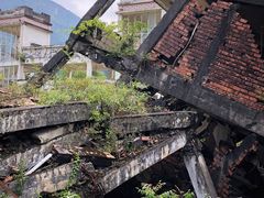 -四川汶川特大地震漩口中学遗址
