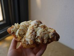 杏仁羊角-麦田工坊(月湖店)