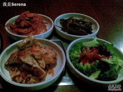 送的小菜量很大啊-郑阿姨的家·이모네·韩料&烤肉(武川路店)
