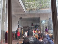 -茅屋大酒店