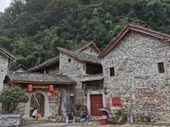 -高荡千年布依古寨旅游景区