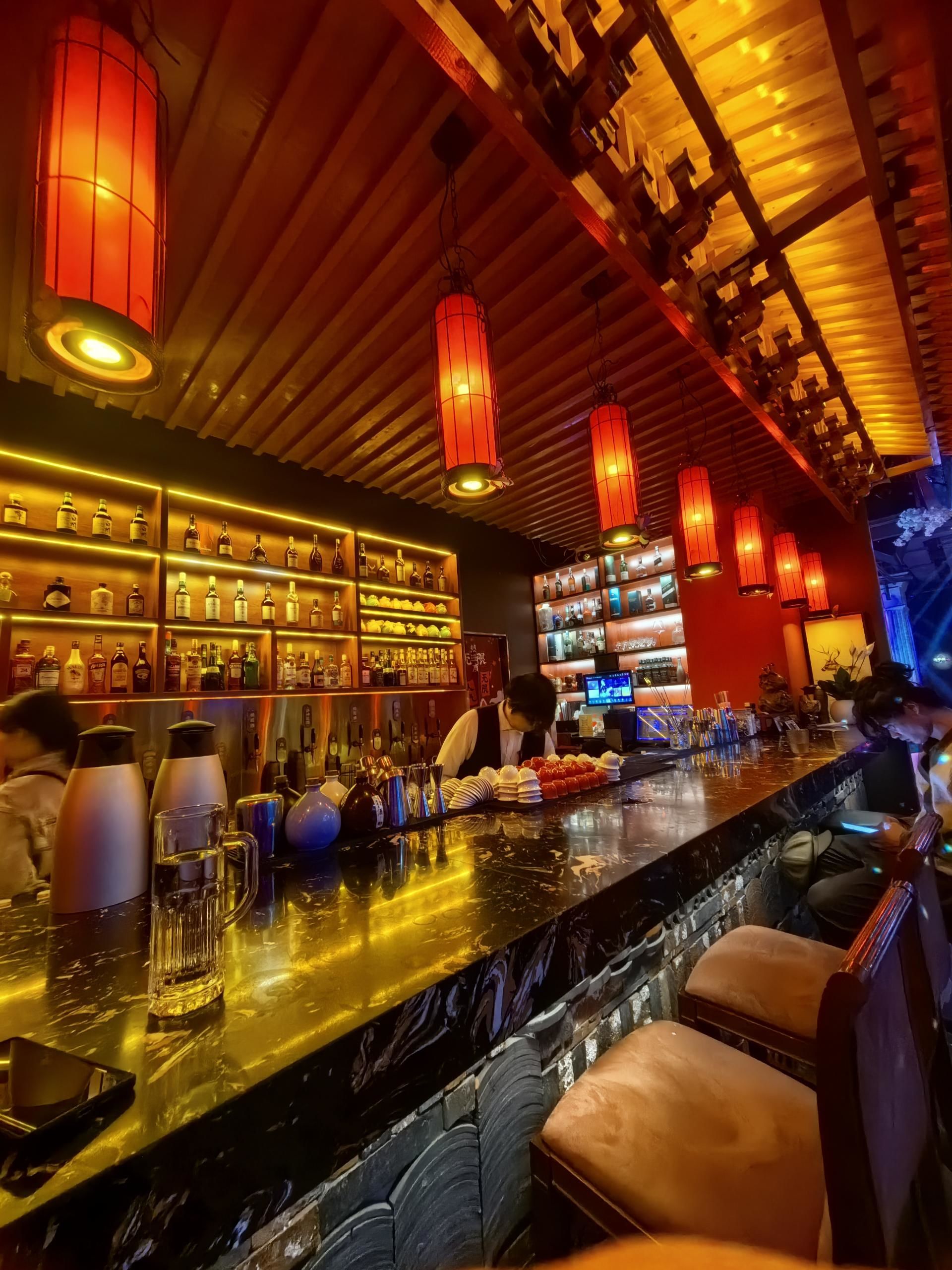 简醺音乐酒吧,调酒师很专业
