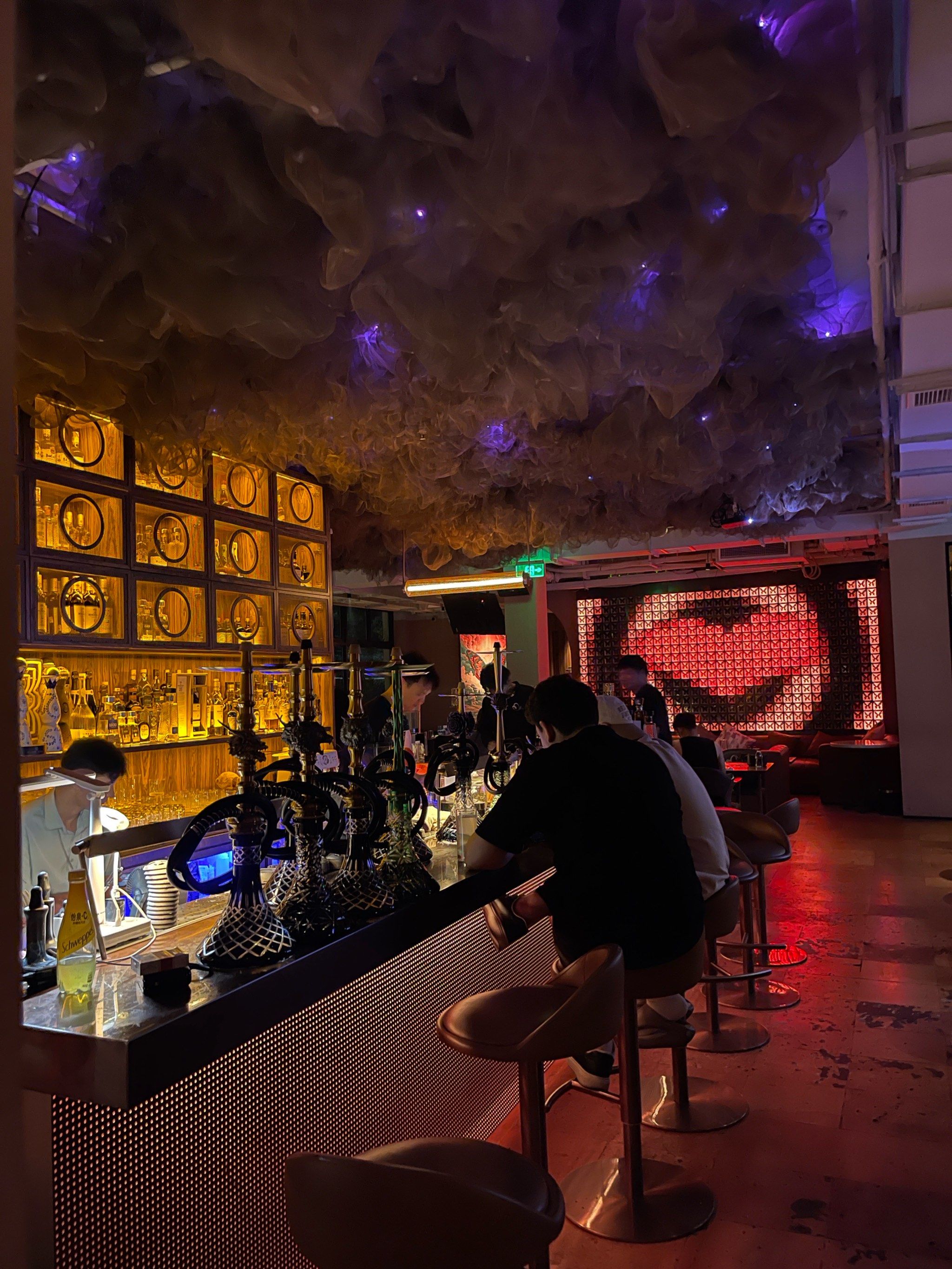 深夜酒吧喝一杯