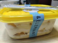 -蜜蜂小象·榴莲千层蛋糕(时代汇11栋店)