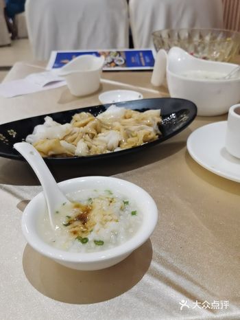 在吴川喝真正的是早茶，7点就有了