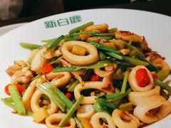 鱿鱼小管炒芹菜-新白鹿餐厅(滨江银泰店)