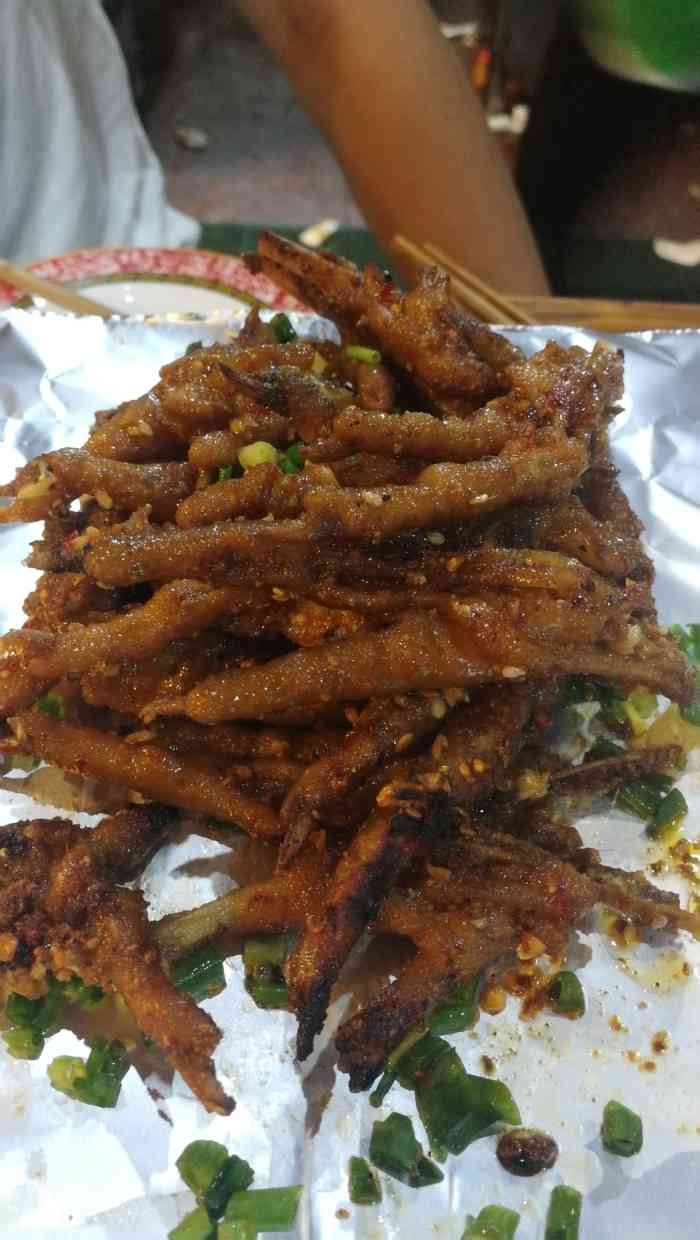 云南建水鸡脚王烧烤-"被朋友晚上九点安利这个烧烤然后九点十五.