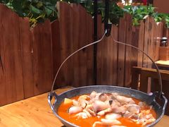 思茅酸汤鱼片-老滇山寨•云南特色菜•地方菜•民族风情歌舞表演(金碧店)