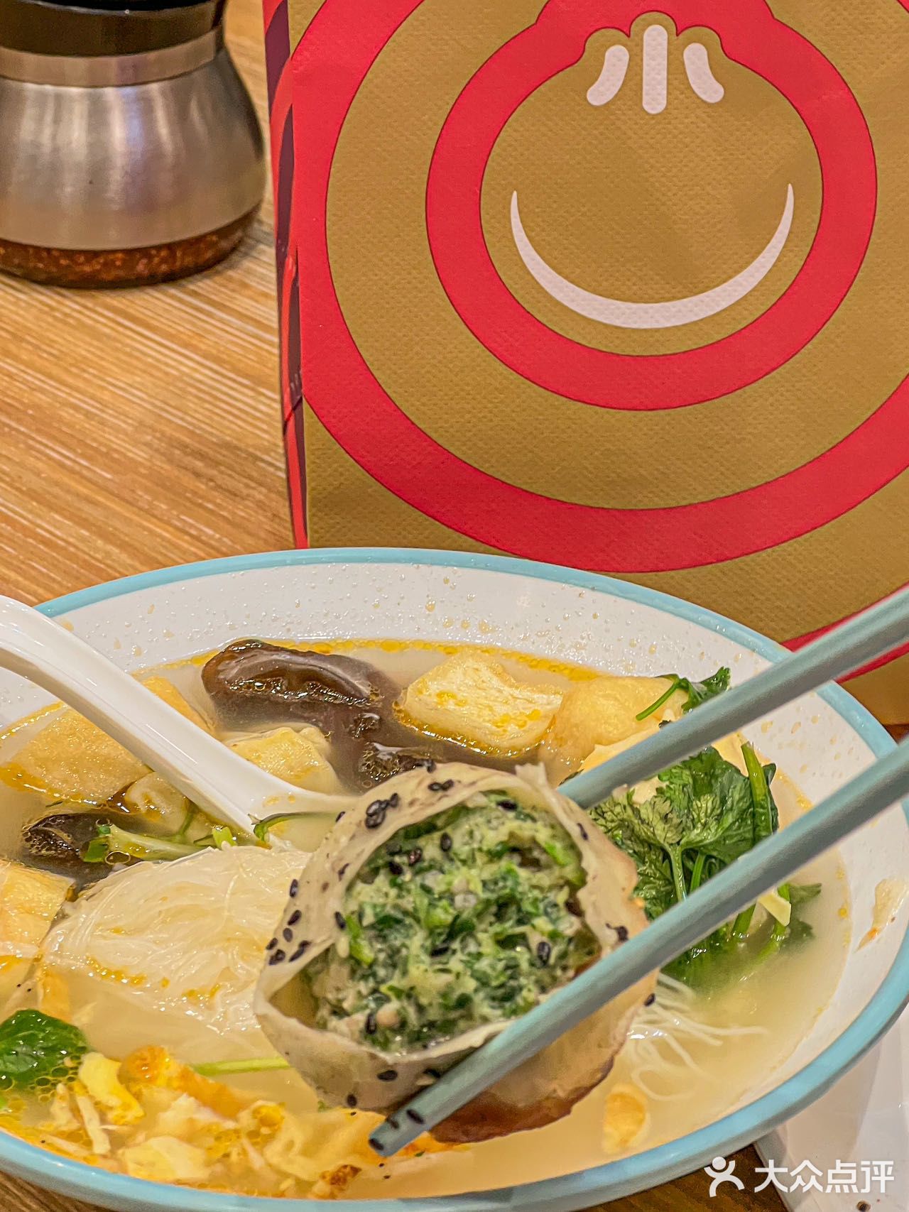 来小杨生煎，吃一口春天…  魔都囡囡看过来