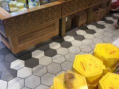 面包甜点陈列柜-昆明冠生园·蛋糕·面包(朗悦湾店)