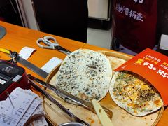 -围炉三国锅盔(易发步行街店)