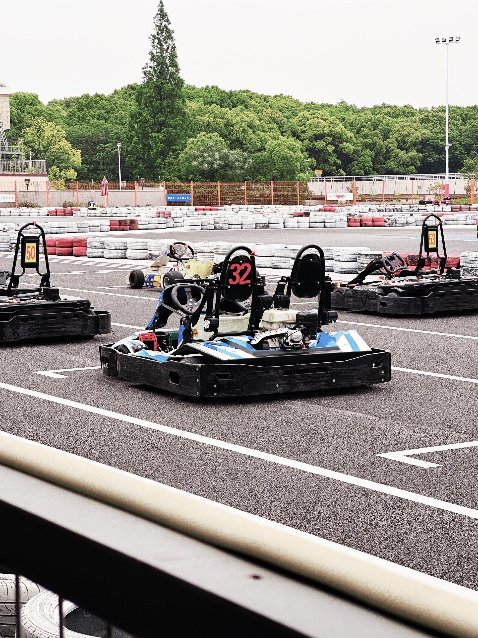 第一次开卡丁车也太刺激了