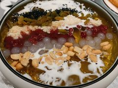 彩虹加量红豆乌龙冰粉-姚姚酸菜鱼·金戈戈香港豉油鸡(喜荟城联名店)