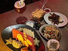 -FOUR PLAY BAR