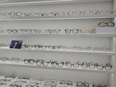 -美式眼镜·授权蔡司.依视路.尼康.豪雅.明月(南翔印象城店)
