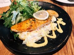 香煎三文鱼配土豆泥-玛格萝妮(汇智国际商业中心店)