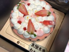 草莓轻芝士牛乳慕斯-黑池口感烘焙·生日蛋糕(坂田店)