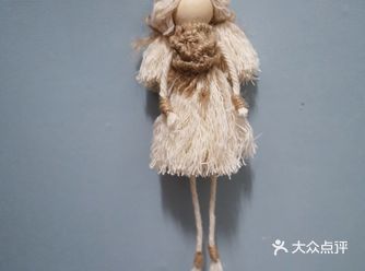 呃，满天星空下少女与秋千。闷在家的你们都在做什么呢