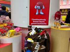 -m豆巧克力世界(上海世茂广场店)