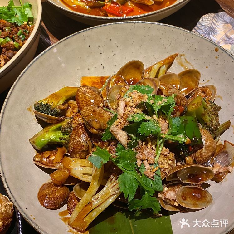 听说是广州火到排不上队的泰料开过来东莞