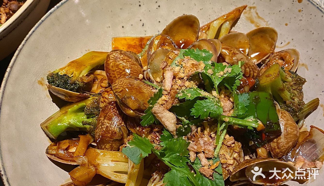 听说是广州火到排不上队的泰料开过来东莞