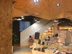 -新华里咖啡书吧(新华书店小寨店)