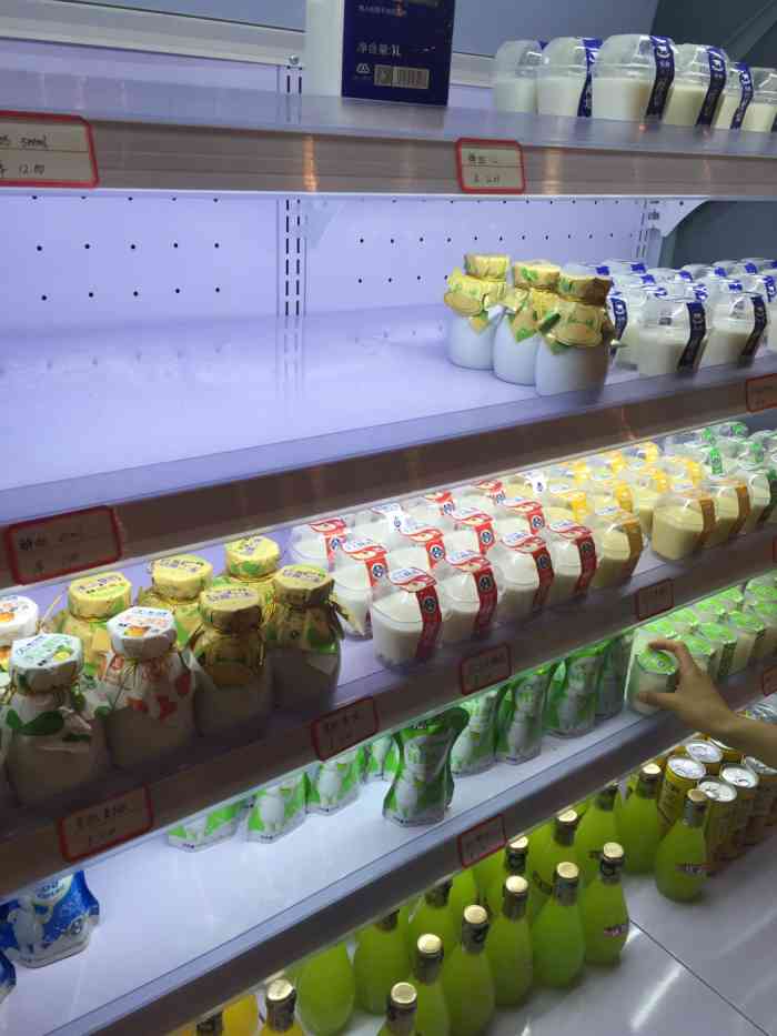 德人牧香(万达店)-"喝过其他店的,里面的特点就是手工酸奶里面.