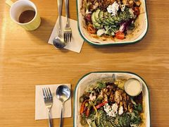 照烧鸡肉配牛油果拉法沙拉-HELLO 27 意面·沙拉·帕尼尼