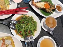 -席娜卡琳火车铁道夜市