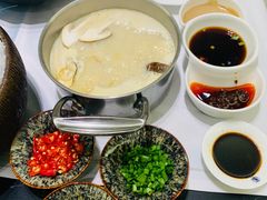 -红鼎豆捞·非遗鲍皇汤火锅(宝丰路店)