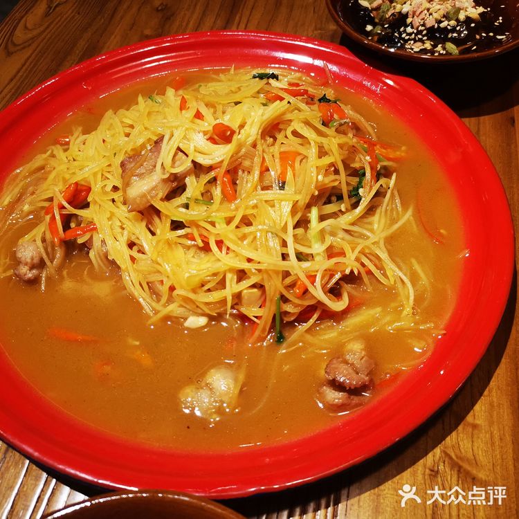 这是我见过最满意的一个小酒馆了外面门头不大