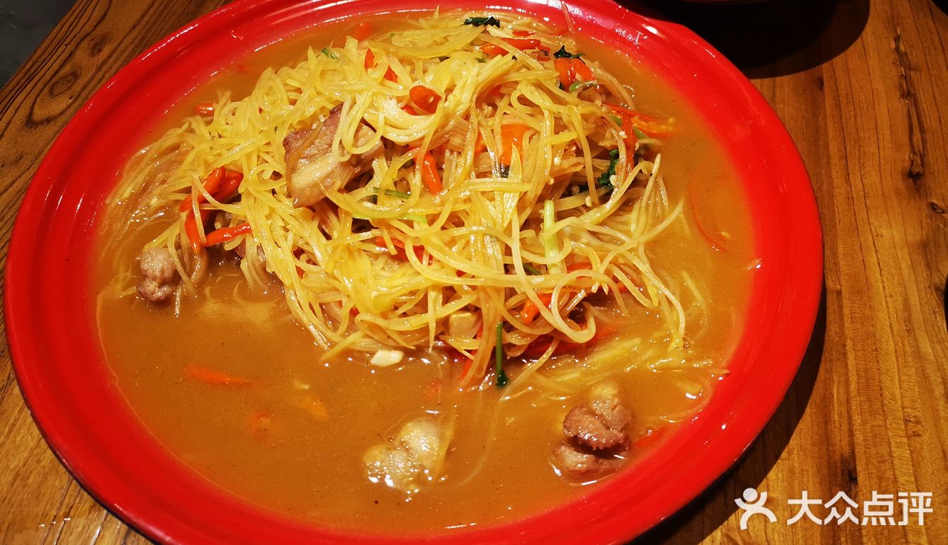 这是我见过最满意的一个小酒馆了外面门头不大