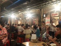 等位区-冶建镜子·老南昌大排档·江西虾王(总店)