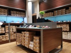 -UGG(燕莎奥特莱斯购物中心店)