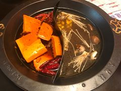 菌菇鸳鸯锅-大龙辣火锅·龙虾·烧烤(湖滨新天地店)