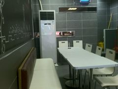 大堂-华莱士·全鸡汉堡(湛江新华店)