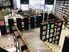 -钟书阁(群光广场店)