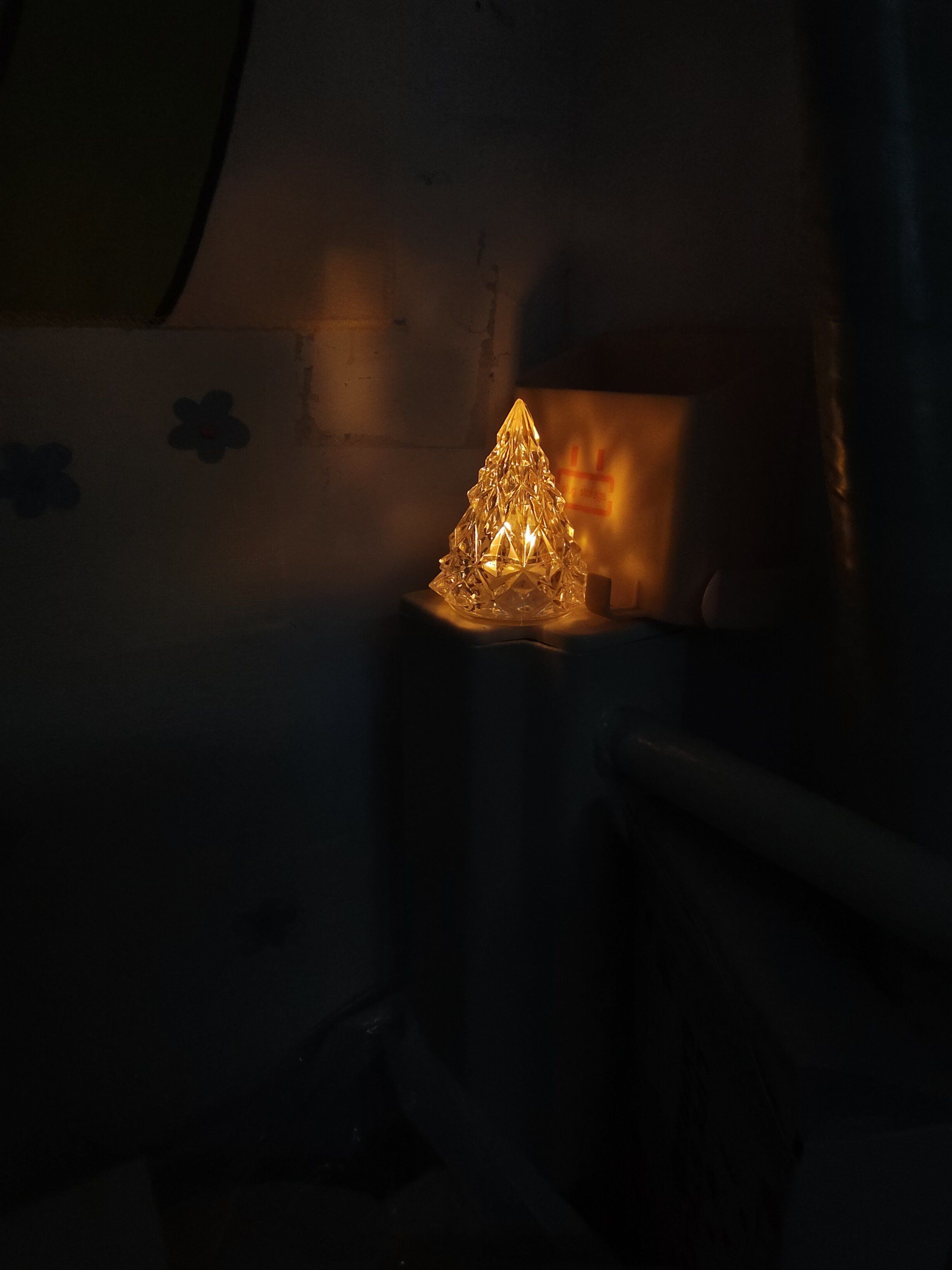 夜晚的太阳能小夜灯✨