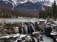 -阿萨巴斯卡瀑布观景点