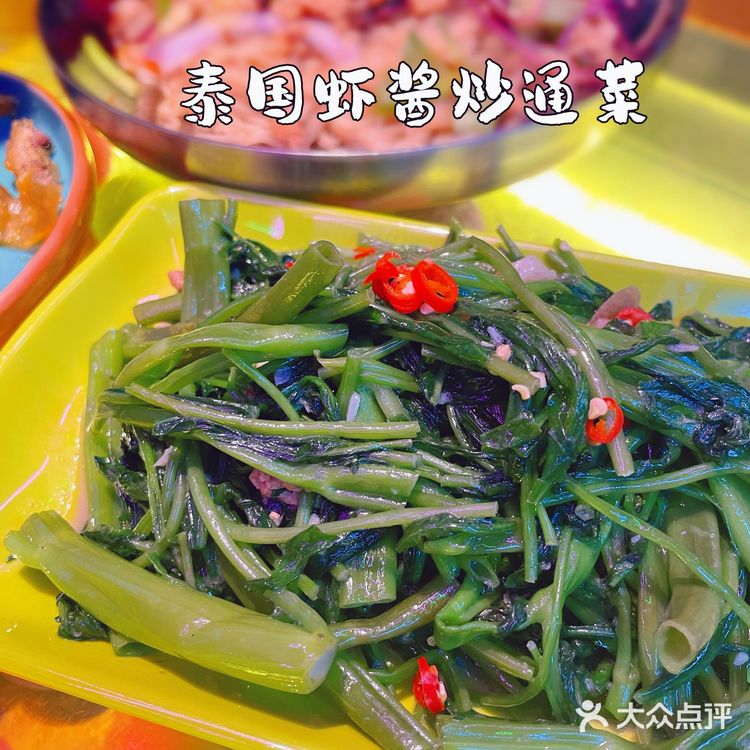 像极了泰国街边的大排档，好吃又不贵