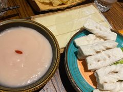 -老牌坊云南鱼豆花火锅(爱建店)