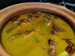 -龙巢盱眙龙虾·牛蛙·烧烤宵夜(八卦岭店)