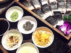 -围炉肉舍•炭烤活鳗•丹东海鲜烤肉(步行街店)