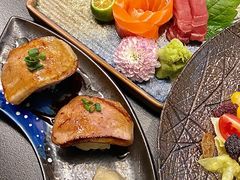 -铭牛烧肉·和牛海鲜自助(高新月牙湖店)